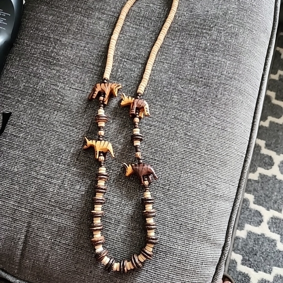 African Necklace Hand Carved Wooden Safari Animal Beaded Claspless Necklace. EUC - Picture 8 of 12